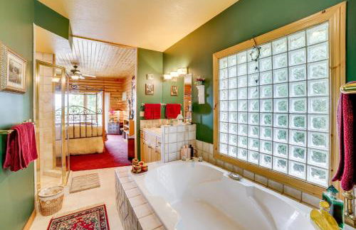 Decks and Views Spacious Cabin Near Table Rock Lake - Foto 17