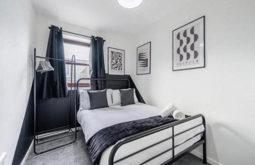 Elegant 2BR Fraserburgh for Work & Family Stays - Foto 1