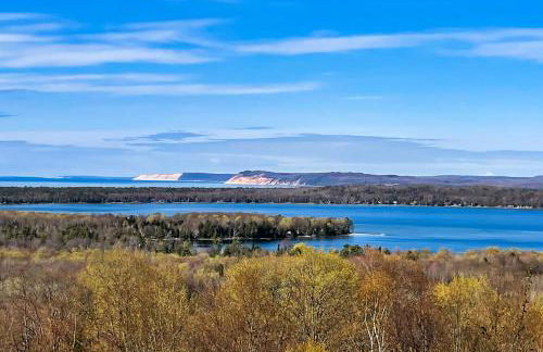 1 Mi to Crystal Lake! Couples Retreat with Deck - Photo 26