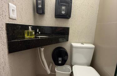 Apto surfe perto de tudo, mercado, barzinhos, farmácia, shopping - Foto 12