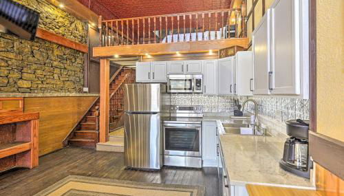 Walk to River Unique Studio in Renovated Bar! - Foto 2