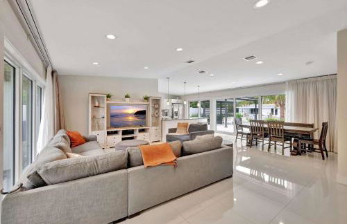 Waterfront Oasis w/ Enclosed Pool! - Foto 13