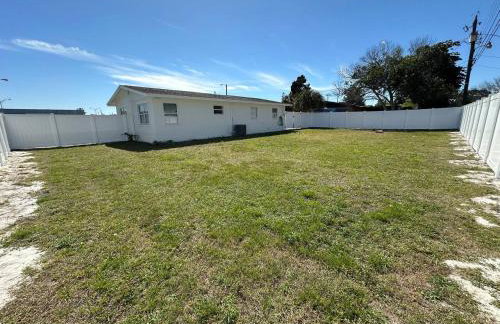 The Country Club Cottage NEW! Space Coast Entire Home! Plenty of Parking! - Foto 22
