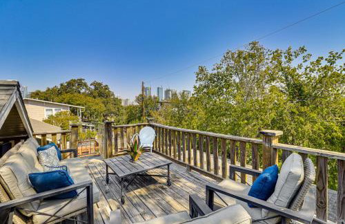 Walk to SoCo: Home w/ Decks & City Views in Austin - Foto 1