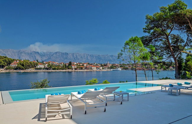 Beachfront Villa Seven Sins with Pool - Foto 30