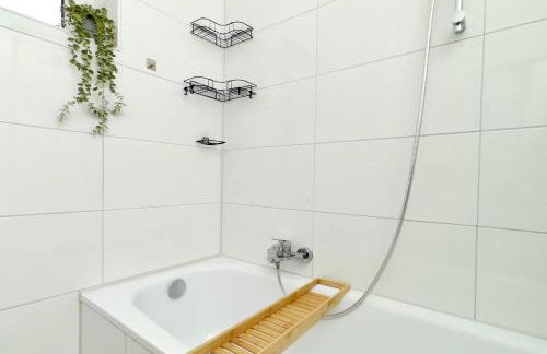 Moderne Wohnung mit Balkon ideal für Familien und Geschäftsreisende - Photo 37