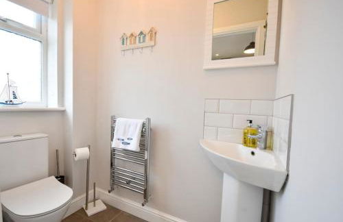 Gertie's Getaway - 3 Bedroom cottage sleep 6-8 - Photo 11