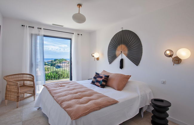 Superb Villa With Pool and sea View - Photo 6