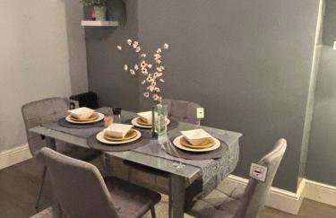 Modern 2 bed home - sleeps 5 - free parkng - Photo 7