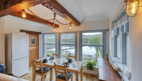 Cosy Lodge Getaway with Private Beach & Fireplace - Foto 5