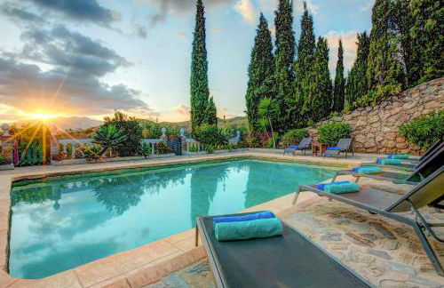 Villa Alqueria by Villa Plus - Photo 2