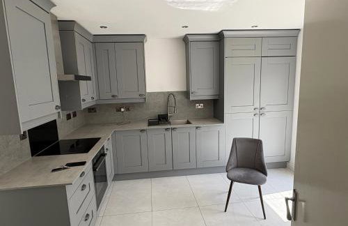 House - Sleeps 5 Private Parking & Pets Allowed - Foto 3