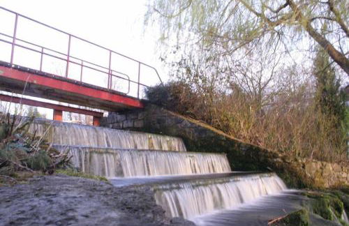 Stunning 3 Bed Riverside Cabin in Snowdonia - Photo 44