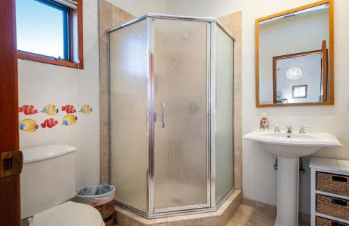 Luxury Home Atop the Hills - Foto 19