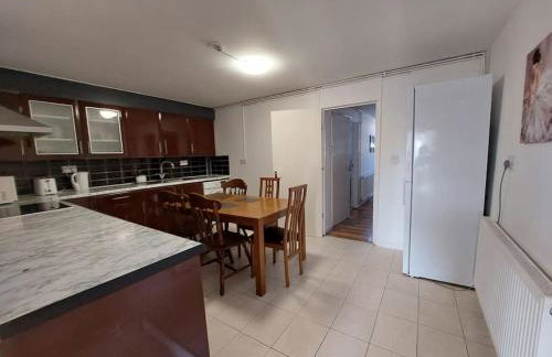 5 Bedroom House in Romford - Foto 11