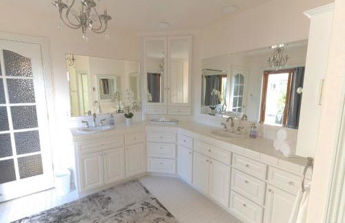 Cozy mountain retreat with lake views near Yosemite - Foto 8