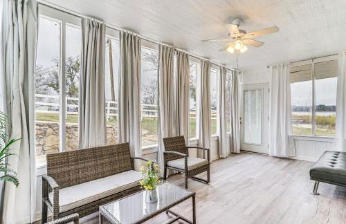 Luxury Lakefront Retreat with Dock in Runaway Bay - Foto 18