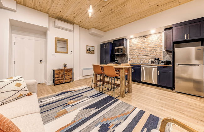 Historic Two Bedroom Facing Parliament - Photo 11