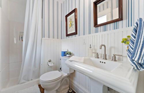 "Broadway Hideaway" by Roxy Rentals - Foto 39