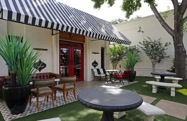 Chic 2BR Near Triangle With King Beds Fast Wifi - Foto 22