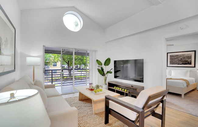 Dharma Home Suites Dania Beach at Sheridan Ocean Club - Photo 17