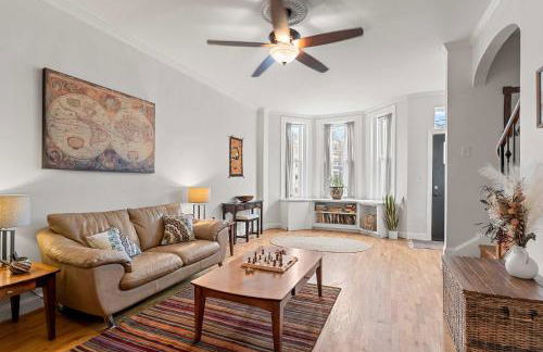 Sojourn Classic DC Rowhouse with Parking - Foto 11