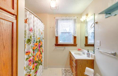 Charming Long Lake Home with Dock on 2 Acres! - Foto 18