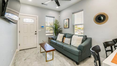 Small-Town Charm & Patio Dining: Home in Madera! - Foto 2