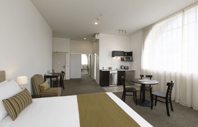 Quest on London - Photo 20