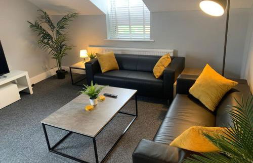 Fantastic Large 2 X Bedroom Flat, Free Parking - Photo 1