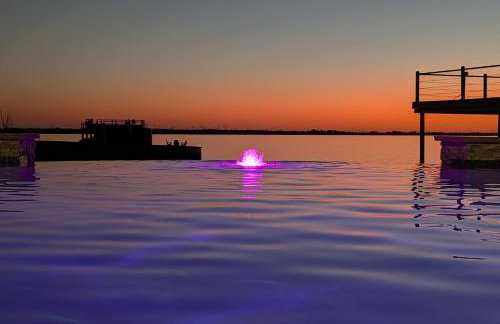 Cedar Creek Lake Villa Pool Hot Tub Dock Fishing Golf Dallas Sleeps 20 - Foto 1