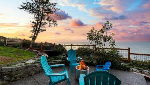 Oceanfront Home w Outdoor Dining 2 Firepits Steps to Beach Salish Sea Escape by AvantStay - Foto 4, Other