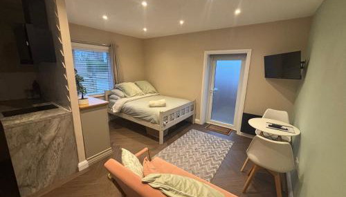 1 double bed studio with private access and parking - Photo 3