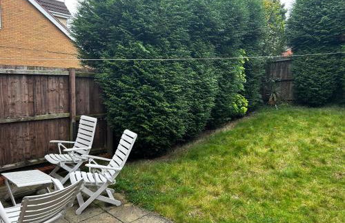 Brades Rise House - 3 bedroom house with 2 toilets with a private garden - Foto 6