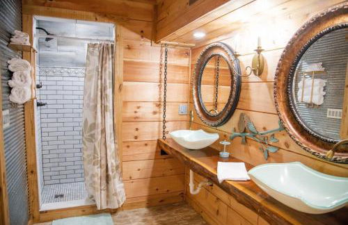 Southern Comfort Retreat with a private hot tub - Foto 23