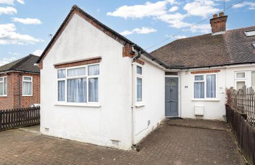 Family Friendly 3 Bed Home In Pinner Pets Welcome - Pass the Keys - Foto 19