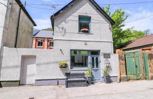 River Cottage - Photo 2