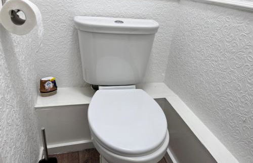 Abbey Wood Serviced Apartment 3BRH Free Wi-Fi Parking Tea and Coffee - Photo 8