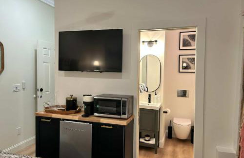 Stylish King Suite-FP-Hot Tub-Walk to All In OT - Photo 3