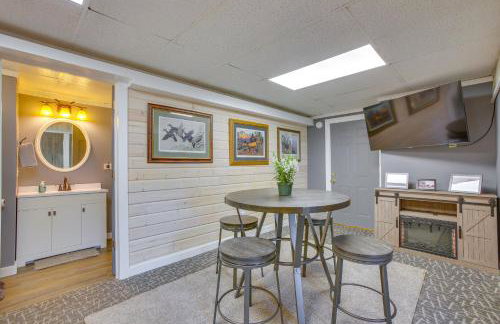 Charming Lake Ann Apartment - Walkable Location! - Foto 7