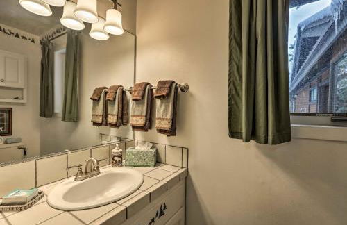 Lake Tahoe Family Home with Hot Tub and Game Room! - Foto 35