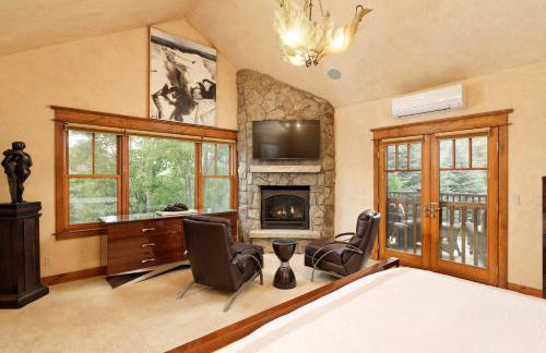 Luxe Artful Mountain Retreat with 4 King Suites, 8 Person Hot Tub and 3 Decks - Foto 6