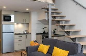 Nice new duplex in front of Palacio VistaAlegre - Photo 2