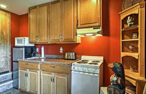 Secluded Seldovia Studio with Lake and Mtn Views! - Foto 9