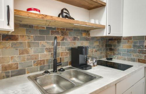 Modern Greenwood Studio Less Than 1 Mi to Downtown! - Foto 7