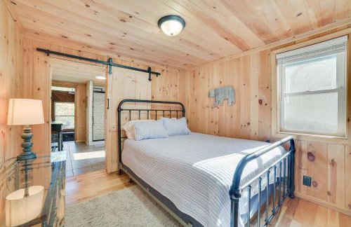 Lakefront Kalkaska Cottage with Fire Pit! - Foto 13