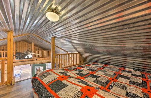 Lakefront Cabin with 2 Lofts, Boats on 4 Acres - Foto 20
