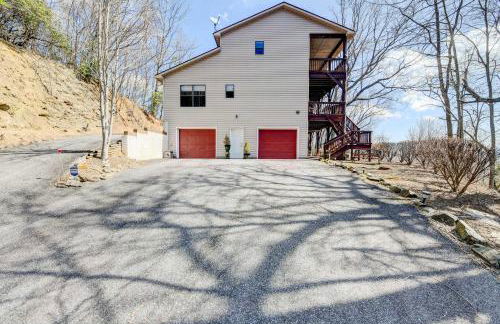 Stunning Maggie Valley Getaway with Decks, Fire Pit! - Foto 34