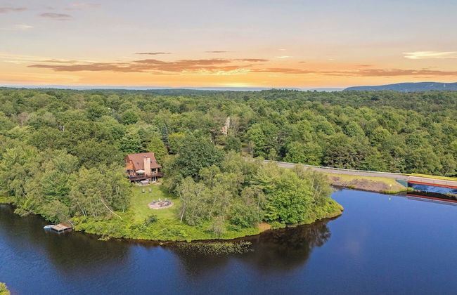 Waterside Haven by Avantstay Lakefront, Hot Tub, Game Room, Fire Pit - Photo 49