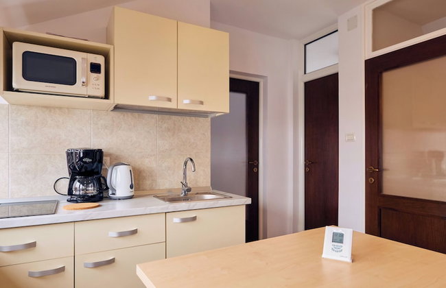 Modern Apartment - Photo 18